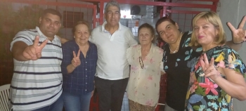 Cristina Rodríguez y Juan Carlos Ayala recorren los barrios manteniendo contacto con la militancia